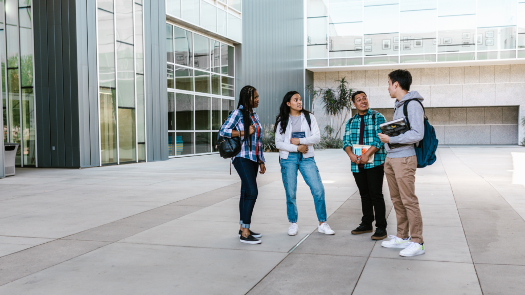 Étudiants préparant leur rentrée universitaire